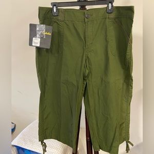 Cabela’s Women’s Gray Peak Capris Size 10 NWT